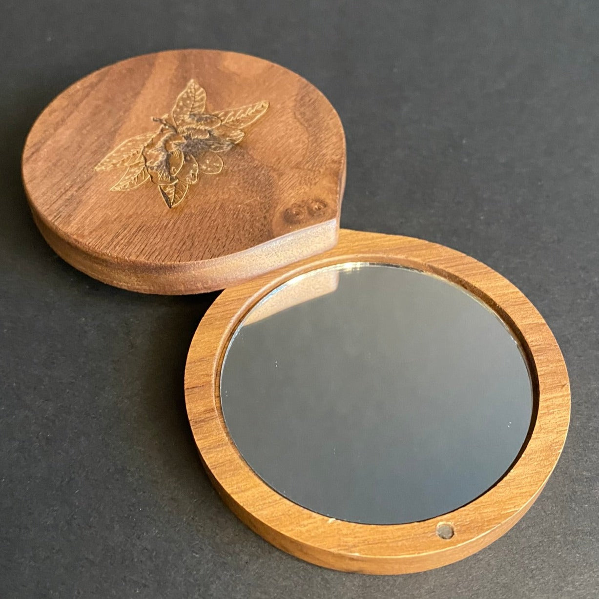 Personalized Wooden Pocket Mirror with Inscription | Stylish Reflection of You